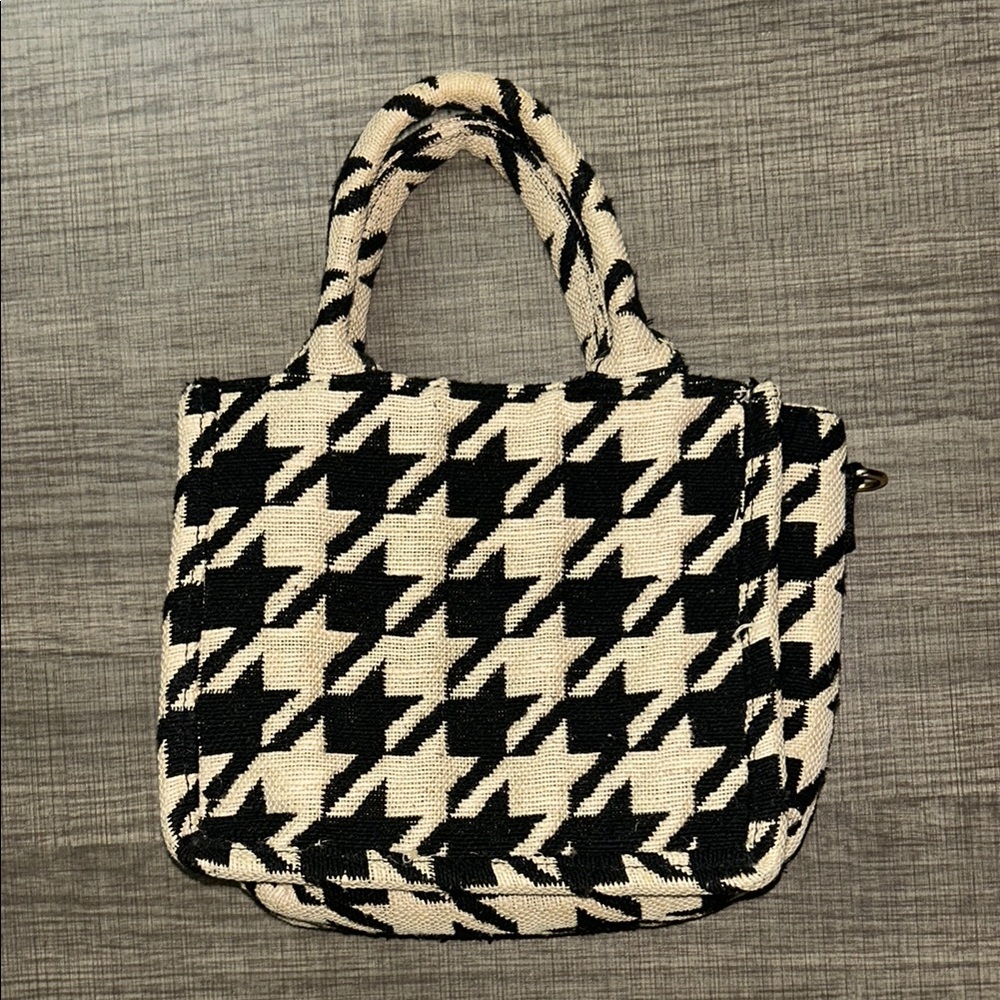 Black and White Houndstooth Tote Bag